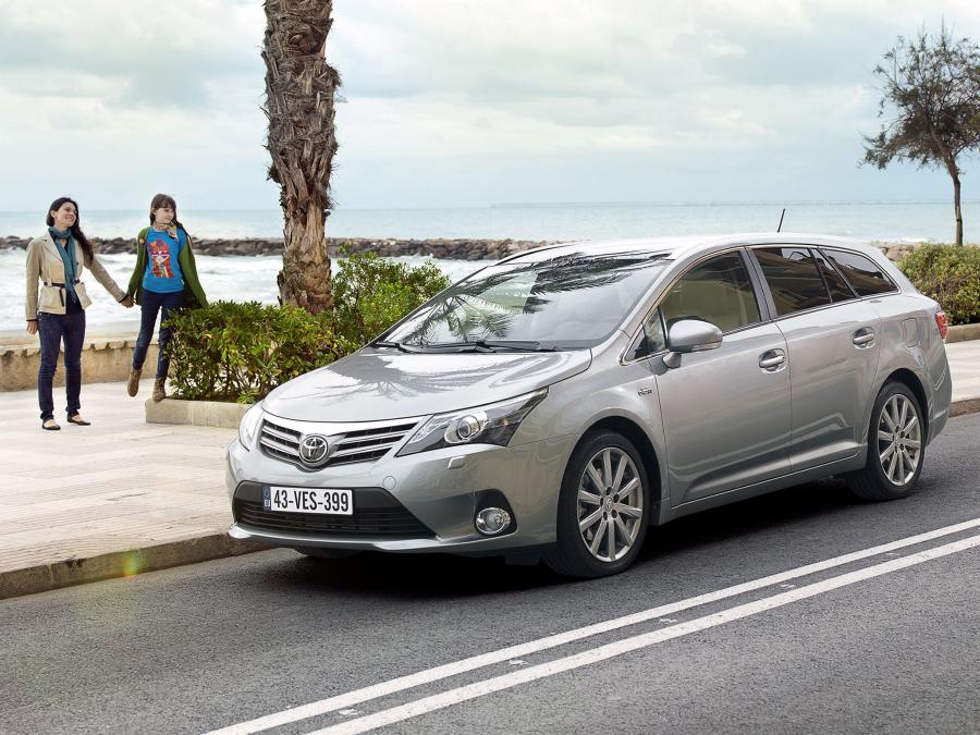  Toyota Avensis Wagon 2011 года  (фото 8 из 25)